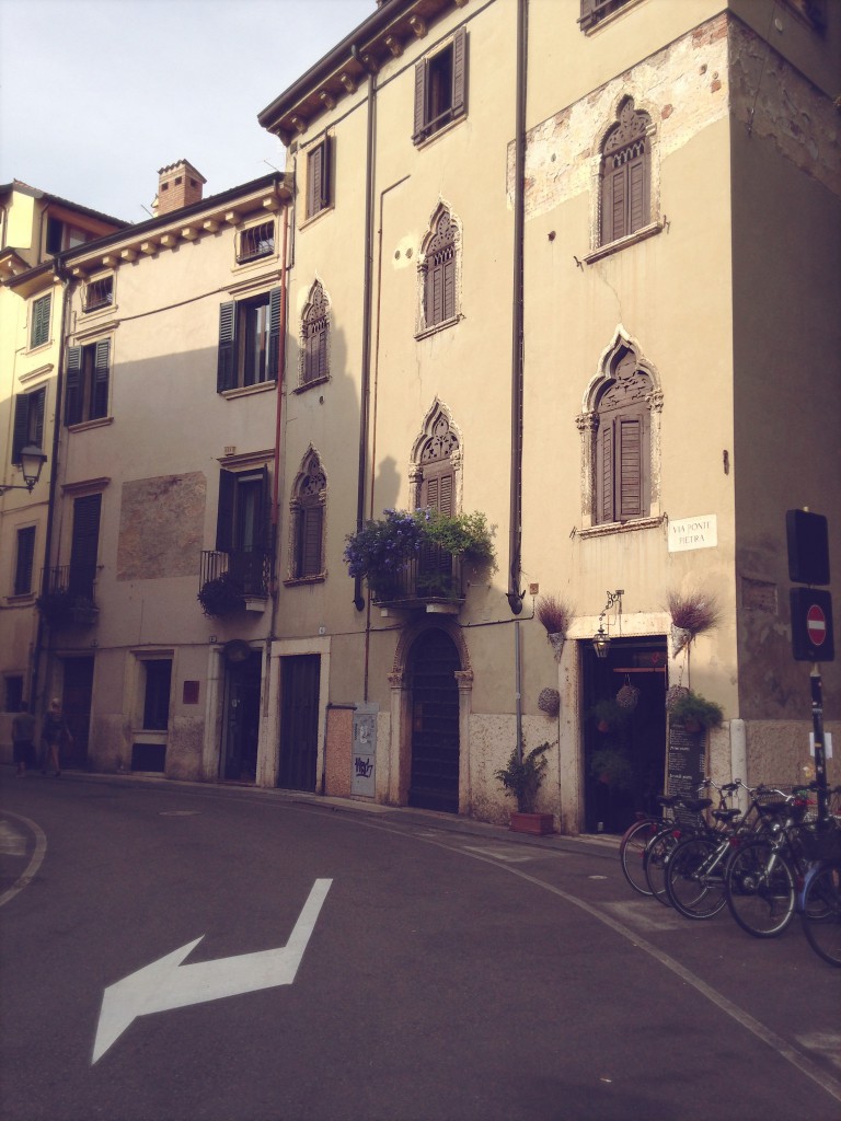 Verona | Julie Fahrenheit