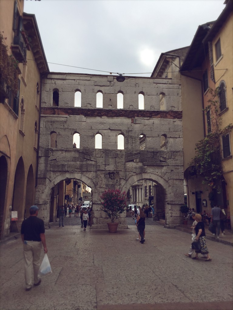 Verona | Julie Fahrenheit